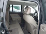 ✅ 2007 Jeep Compass Sport • VIN: 1J8FF47W07D585829 • Lot: 43832423. Listed on IAAI with 207,648 mi. Free auction sales archive from the USA and detailed vehicle history report at DreamBid. Image 8.