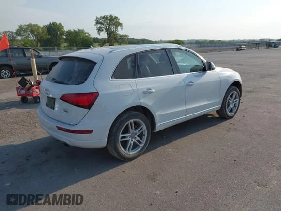 ✅ 2017 Audi Q5 Premium • VIN: WA1C2AFP4HA089833 • Lot: 43001177. Listed on IAAI with 85,566 mi. Free auction sales archive from the USA and detailed vehicle history report at DreamBid. Image 4.