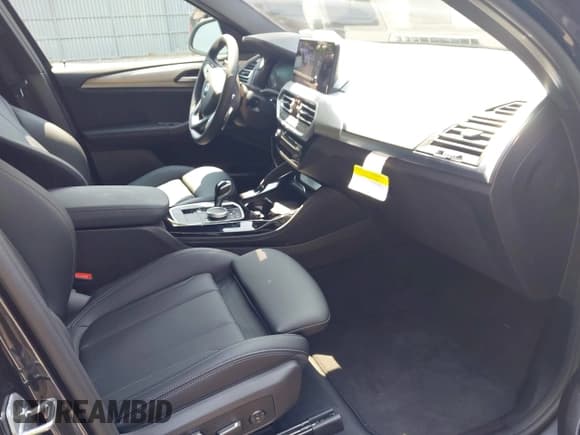 ✅ 2025 BMW X4 xDrive30i • VIN: 5UX33DT02S9035174 • Lot: 42898216. Listed on IAAI with 7,583 mi. Free auction sales archive from the USA and detailed vehicle history report at DreamBid. Image 5.