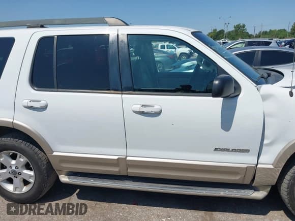 ✅ 2005 Ford Explorer Eddie Bauer • VIN: 1FMZU64W85ZA54450 • Lot: 43174280. Wystawiony na IAAI z przebiegiem 206 009 mil. Bezpłatny archiwum sprzedaży aukcyjnych z USA i szczegółowy raport historii pojazdu na DreamBid. Zdjęcie 13.