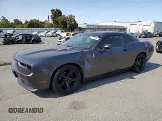 2014 Dodge Challenger R/T z VIN 2C3CDYBT4EH302454, wystawiony jako Copart lot #62146085 z przebiegiem 110 553 mil mil oraz Szkoda całkowita • Salvage title. Historia ofert i sprzedaży dostępna na DreamBid. Obrazek 1.