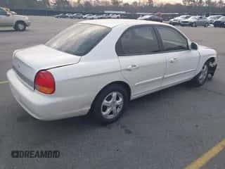 2000 Hyundai Sonata z VIN KMHWF25S3YA327184, wystawiony jako IAAI lot #41771540 z przebiegiem 84 783 mil mil oraz . Historia ofert i sprzedaży dostępna na DreamBid. Obrazek 4.