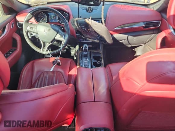 ✅ 2017 Maserati Levante S • VIN: ZN661YUS8HX224541 • Lot: 86409635. Wystawiony na Copart z przebiegiem 84 065 mil. Bezpłatny archiwum sprzedaży aukcyjnych z USA i szczegółowy raport historii pojazdu na DreamBid. Zdjęcie 8.