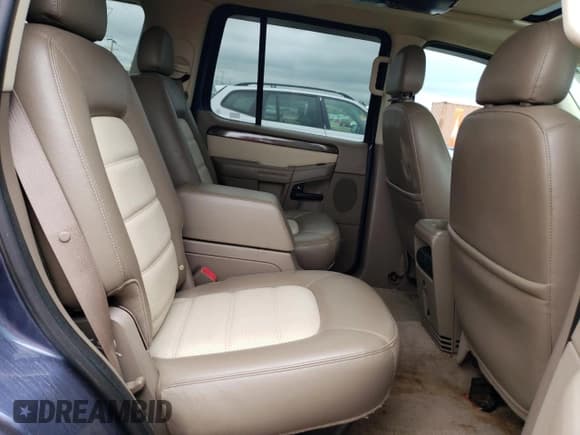 ✅ 2005 Ford Explorer Eddie Bauer • VIN: 1FMZU74W25ZA05041 • Lot: 64778595. Listed on Copart with 153,160 mi. Free auction sales archive from the USA and detailed vehicle history report at DreamBid. Image 11.