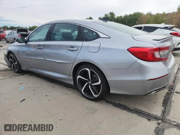 ✅ 2022 Honda Accord Sport • VIN: 1HGCV1F33NA110324 • Лот: 81690315. Опубликован ранее на Copart с пробегом 33 257 миль. Бесплатный доступ к архиву аукционных продаж из США и подробный отчёт об истории автомобиля на DreamBid. Изображение 2.