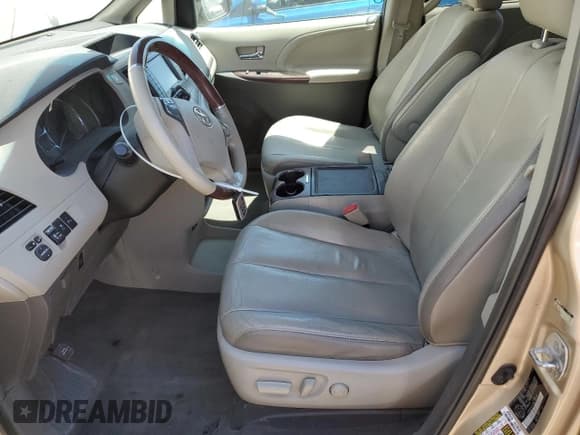 ✅ 2012 Toyota Sienna XLE • VIN: 5TDDK3DC1CS042583 • Лот: 65562945. Опубликован ранее на Copart с пробегом 272 380 миль. Бесплатный доступ к архиву аукционных продаж из США и подробный отчёт об истории автомобиля на DreamBid. Изображение 7.