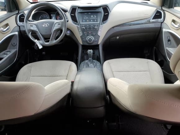 ✅ 2018 Hyundai Santa Fe 2.4L • VIN: 5NMZUDLB1JH082841 • Лот: 44533394. Опубликован ранее на Copart с пробегом 84 915 миль. Бесплатный доступ к архиву аукционных продаж из США и подробный отчёт об истории автомобиля на DreamBid. Изображение 8.