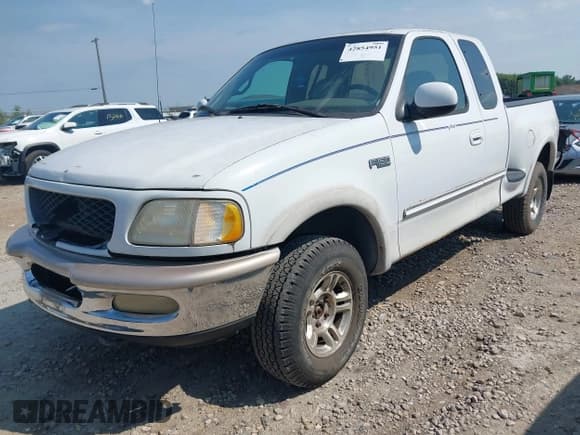 ✅ 1997 Ford F-150 XL • VIN: 1FTDX18W4VNB91556 • Lot: 42854951. Wystawiony na IAAI z przebiegiem 147 913 mil. Bezpłatny archiwum sprzedaży aukcyjnych z USA i szczegółowy raport historii pojazdu na DreamBid. Zdjęcie 2.