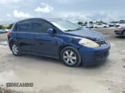 ✅ 2007 Nissan Versa SL • VIN: 3N1BC13E77L398241 • Лот: 82176285. Опубликован ранее на Copart с пробегом 234 407 миль. Бесплатный доступ к архиву аукционных продаж из США и подробный отчёт об истории автомобиля на DreamBid. Изображение 4.