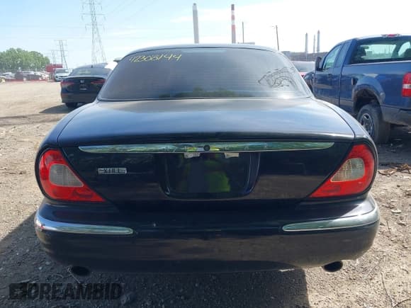 ✅ 2005 Jaguar XJ 8 LWB • VIN: SAJWA79C85SG37022 • Lot: 42308144. Wystawiony na IAAI z przebiegiem 108 758 mil. Bezpłatny archiwum sprzedaży aukcyjnych z USA i szczegółowy raport historii pojazdu na DreamBid. Zdjęcie 17.