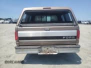 ✅ 1992 Ford F-150 • VIN: 1FTEX15N0NKB79843 • Lot: 62224305. Wystawiony na Copart z przebiegiem 184 855 mil. Bezpłatny archiwum sprzedaży aukcyjnych z USA i szczegółowy raport historii pojazdu na DreamBid. Zdjęcie 6.