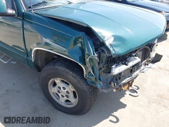 ✅ 1990 Chevrolet Silverado 2500 • VIN: 1GCFK24K6LZ159200 • Lot: 42083271. Wystawiony na IAAI z przebiegiem 189 288 mil. Bezpłatny archiwum sprzedaży aukcyjnych z USA i szczegółowy raport historii pojazdu na DreamBid. Zdjęcie 6.