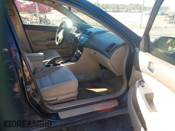 ✅ 2004 Honda Accord LX • VIN: 3HGCM56324G710777 • Lot: 43468463. Wystawiony na IAAI z przebiegiem 296 190 mil. Bezpłatny archiwum sprzedaży aukcyjnych z USA i szczegółowy raport historii pojazdu na DreamBid. Zdjęcie 5.