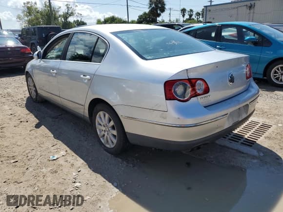 ✅ 2008 Volkswagen Passat Turbo • VIN: WVWJK73C38P123968 • Лот: 73770314. Опубликован ранее на Copart с пробегом 127 701 миль. Бесплатный доступ к архиву аукционных продаж из США и подробный отчёт об истории автомобиля на DreamBid. Изображение 2.
