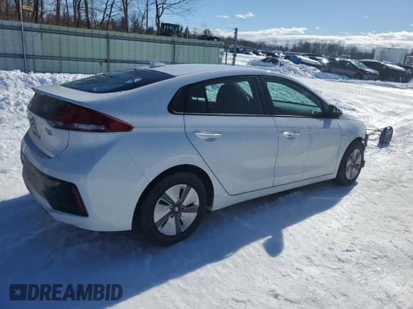 ✅ 2018 Hyundai Ioniq Blue • VIN: KMHC65LC5JU075832 • Lot: 46106865. Wystawiony na Copart z przebiegiem 47 385 mil. Bezpłatny archiwum sprzedaży aukcyjnych z USA i szczegółowy raport historii pojazdu na DreamBid. Zdjęcie 3.