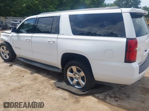 ✅ 2015 Chevrolet Suburban LT • VIN: 1GNSCJKC4FR298108 • Lot: 42649373. Wystawiony na IAAI z przebiegiem 150 155 mil. Bezpłatny archiwum sprzedaży aukcyjnych z USA i szczegółowy raport historii pojazdu na DreamBid. Zdjęcie 3.