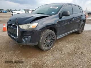 2015 Mitsubishi Outlander ES с VIN 4A4AP3AU0FE027416, выставлен на аукционе Copart как лот 70058505 с пробегом 145 410 миль миль и Списание • Salvage title. История ставок и продаж доступна на DreamBid. Изображение 1.