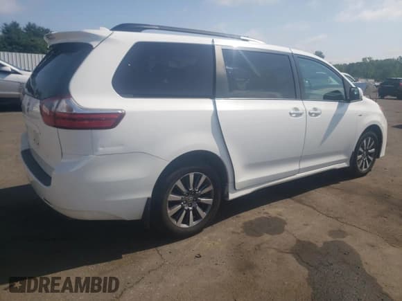 ✅ 2020 Toyota Sienna LE • VIN: 5TDJZ3DC8LS244917 • Lot: 61485155. Wystawiony na Copart z przebiegiem 44 505 mil. Bezpłatny archiwum sprzedaży aukcyjnych z USA i szczegółowy raport historii pojazdu na DreamBid. Zdjęcie 3.