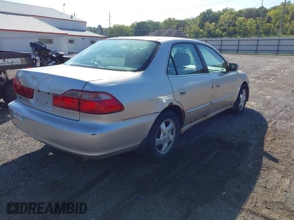 ✅ 1998 Honda Accord EX • VIN: 1HGCG5656WA219042 • Лот: 43031431. Опубликован ранее на IAAI с пробегом 153 934 миль. Бесплатный доступ к архиву аукционных продаж из США и подробный отчёт об истории автомобиля на DreamBid. Изображение 4.