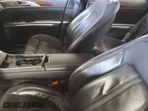 ✅ 2013 Lincoln MKZ Hybrid • VIN: 3LN6L2LU2DR800120 • Lot: 45345875. Wystawiony na Copart z przebiegiem Nie podano. Bezpłatny archiwum sprzedaży aukcyjnych z USA i szczegółowy raport historii pojazdu na DreamBid. Zdjęcie 8.