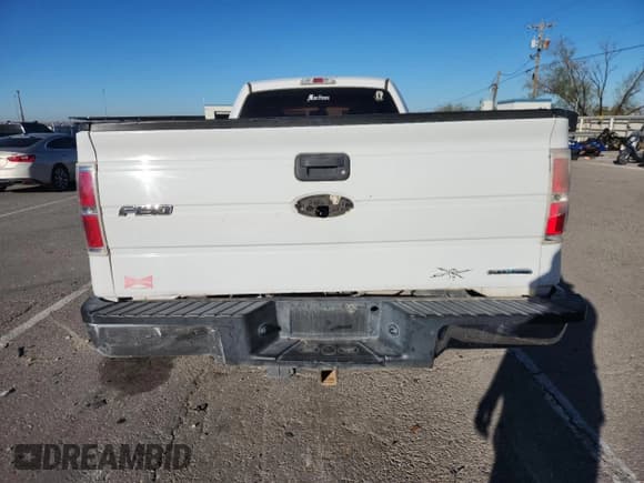 ✅ 2013 Ford F-150 XL • VIN: 1FTMF1CMXDKE46400 • Lot: 85738525. Wystawiony na Copart z przebiegiem 185 920 mil. Bezpłatny archiwum sprzedaży aukcyjnych z USA i szczegółowy raport historii pojazdu na DreamBid. Zdjęcie 6.