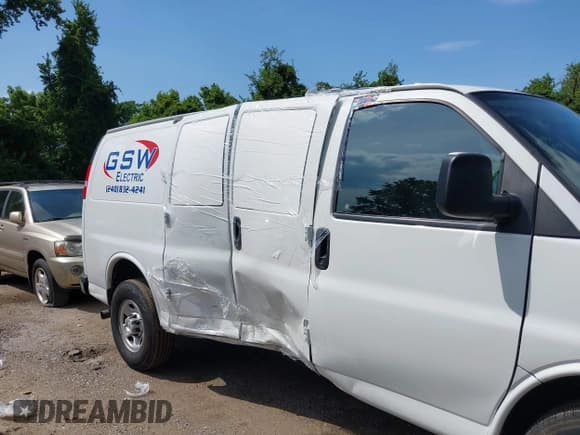 ✅ 2022 Chevrolet Express Cargo • VIN: 1GCWGAFP9N1267476 • Lot: 42673040. Listed on IAAI with 26,508 mi. Free auction sales archive from the USA and detailed vehicle history report at DreamBid. Image 6.