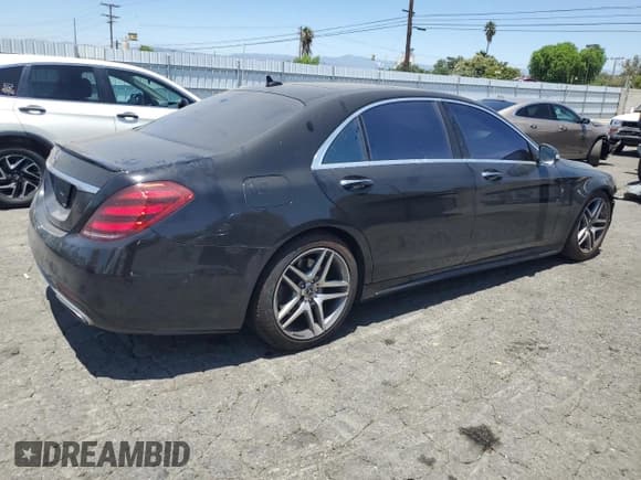 ✅ 2019 Mercedes-Benz S 560 • VIN: WDDUG8DB9KA448893 • Лот: 63530115. Опубликован ранее на Copart с пробегом 64 124 миль. Бесплатный доступ к архиву аукционных продаж из США и подробный отчёт об истории автомобиля на DreamBid. Изображение 3.