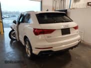 ✅ 2020 Audi Q3 S line Premium • VIN: WA1DECF34L1012506 • Lot: 43577869. Wystawiony na IAAI z przebiegiem 44 142 mil. Bezpłatny archiwum sprzedaży aukcyjnych z USA i szczegółowy raport historii pojazdu na DreamBid. Zdjęcie 3.