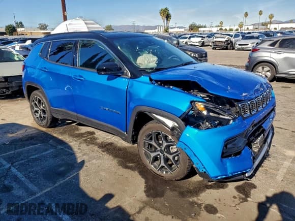 ✅ 2025 Jeep Compass Limited • VIN: 3C4NJDCN3ST620073 • Lot: 94404125. Listed on Copart with 6,152 mi. Free auction sales archive from the USA and detailed vehicle history report at DreamBid. Image 4.