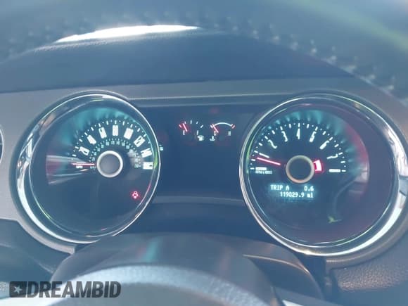 ✅ 2014 Ford Mustang Premium • VIN: 1ZVBP8AM5E5332494 • Лот: 43377150. Опубликован ранее на IAAI с пробегом 119 029 миль. Бесплатный доступ к архиву аукционных продаж из США и подробный отчёт об истории автомобиля на DreamBid. Изображение 7.