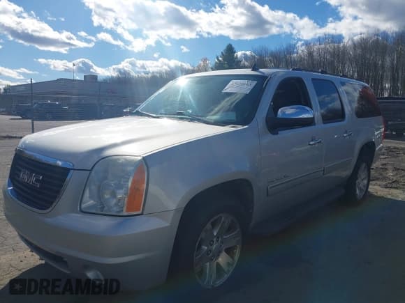 ✅ 2011 GMC Yukon XL SLT • VIN: 1GKS2KE39BR310975 • Lot: 43626663. Listed on IAAI with 158,255 mi. Free auction sales archive from the USA and detailed vehicle history report at DreamBid. Image 17.