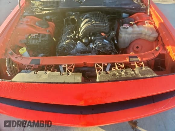 ✅ 2018 Dodge Challenger SXT • VIN: 2C3CDZAG6JH328168 • Lot: 90896255. Wystawiony na Copart z przebiegiem Nie podano. Bezpłatny archiwum sprzedaży aukcyjnych z USA i szczegółowy raport historii pojazdu na DreamBid. Zdjęcie 11.