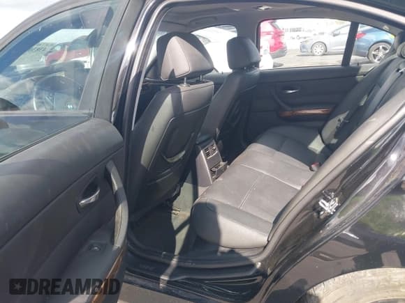 ✅ 2008 BMW 3 Series 328xi • VIN: WBAVC93538K041650 • Lot: 43830257. Listed on IAAI with 142,387 mi. Free auction sales archive from the USA and detailed vehicle history report at DreamBid. Image 8.