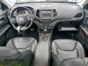 ✅ 2019 Jeep Cherokee Trailhawk • VIN: 1C4PJMBX4KD114110 • Lot: 94680565. Wystawiony na Copart z przebiegiem 65 441 mil. Bezpłatny archiwum sprzedaży aukcyjnych z USA i szczegółowy raport historii pojazdu na DreamBid. Zdjęcie 8.