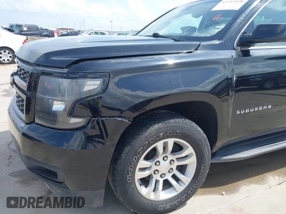 ✅ 2020 Chevrolet Suburban LT • VIN: 1GNSCHKC3LR140055 • Lot: 42733528. Wystawiony na IAAI z przebiegiem 129 872 mil. Bezpłatny archiwum sprzedaży aukcyjnych z USA i szczegółowy raport historii pojazdu na DreamBid. Zdjęcie 6.