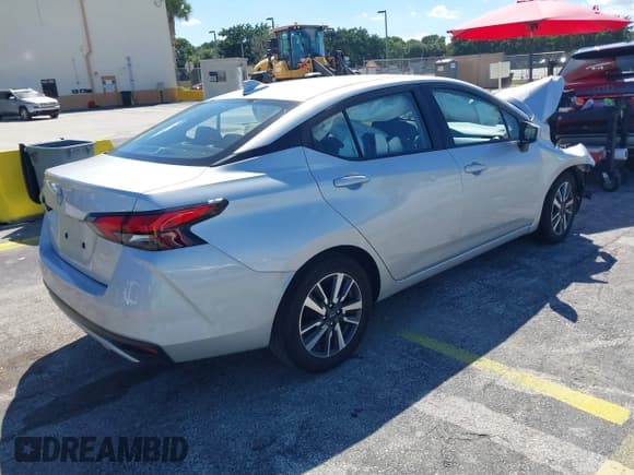 ✅ 2025 Nissan Versa SV • VIN: 3N1CN8EV3SL817019 • Lot: 43307205. Wystawiony na IAAI z przebiegiem 16 152 mil. Bezpłatny archiwum sprzedaży aukcyjnych z USA i szczegółowy raport historii pojazdu na DreamBid. Zdjęcie 4.