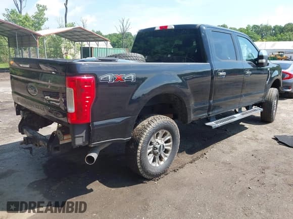 ✅ 2018 Ford F-250 XL • VIN: 1FT7W2B68JEC87943 • Lot: 42747223. Listed on IAAI with 124,099 mi. Free auction sales archive from the USA and detailed vehicle history report at DreamBid. Image 4.