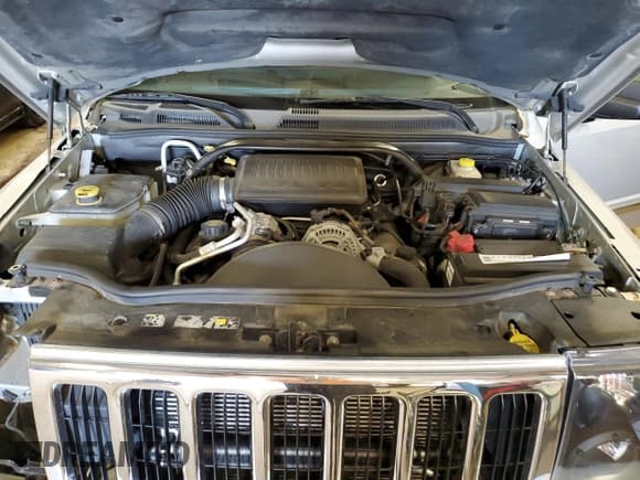 ✅ 2006 Jeep Commander Limited • VIN: 1J8HG58N06C181077 • Lot: 70541035. Wystawiony na Copart z przebiegiem 158 030 mil. Bezpłatny archiwum sprzedaży aukcyjnych z USA i szczegółowy raport historii pojazdu na DreamBid. Zdjęcie 12.