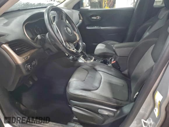 ✅ 2014 Jeep Cherokee Latitude • VIN: 1C4PJMCB3EW318442 • Lot: 95538825. Wystawiony na Copart z przebiegiem Nie podano. Bezpłatny archiwum sprzedaży aukcyjnych z USA i szczegółowy raport historii pojazdu na DreamBid. Zdjęcie 7.