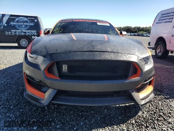 ✅ 2019 Ford Mustang Shelby GT350 • VIN: 1FA6P8JZ7K5552639 • Lot: 77992204. Wystawiony na Copart z przebiegiem Nie podano. Bezpłatny archiwum sprzedaży aukcyjnych z USA i szczegółowy raport historii pojazdu na DreamBid. Zdjęcie 5.