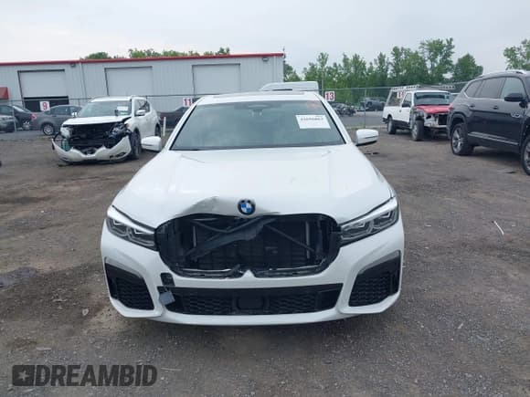 ✅ 2020 BMW 7 Series 750i xDrive • VIN: WBA7U2C07LBX84743 • Lot: 42696862. Listed on IAAI with 44,599 mi. Free auction sales archive from the USA and detailed vehicle history report at DreamBid. Image 12.