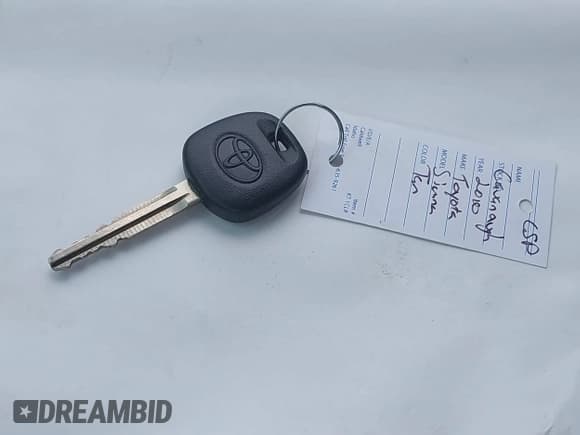 ✅ 2011 Toyota Sienna LE AAS • VIN: 5TDKK3DC2BS006651 • Лот: 42190362. Опубликован ранее на IAAI с пробегом 201 795 миль. Бесплатный доступ к архиву аукционных продаж из США и подробный отчёт об истории автомобиля на DreamBid. Изображение 11.