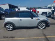 ✅ 2014 MINI Convertible S • VIN: WMWZP3C58ET298621 • Lot: 42799518. Wystawiony na IAAI z przebiegiem 92 279 mil. Bezpłatny archiwum sprzedaży aukcyjnych z USA i szczegółowy raport historii pojazdu na DreamBid. Zdjęcie 13.