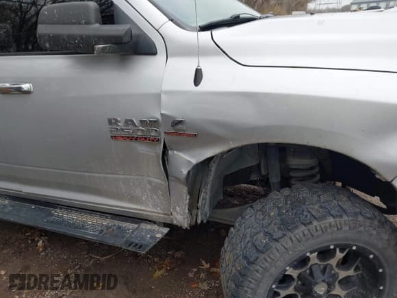 ✅ 2018 Ram 2500 SLT • VIN: 3C6UR5DL0JG245815 • Lot: 43717796. Listed on IAAI with 194,418 mi. Free auction sales archive from the USA and detailed vehicle history report at DreamBid. Image 6.