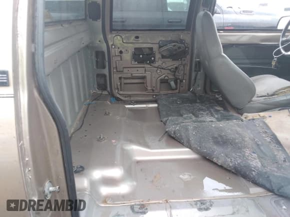 ✅ 1996 GMC Sierra 1500 • VIN: 1GTHC33J4TF010466 • Lot: 48392195. Wystawiony na Copart z przebiegiem 143 267 mil. Bezpłatny archiwum sprzedaży aukcyjnych z USA i szczegółowy raport historii pojazdu na DreamBid. Zdjęcie 10.