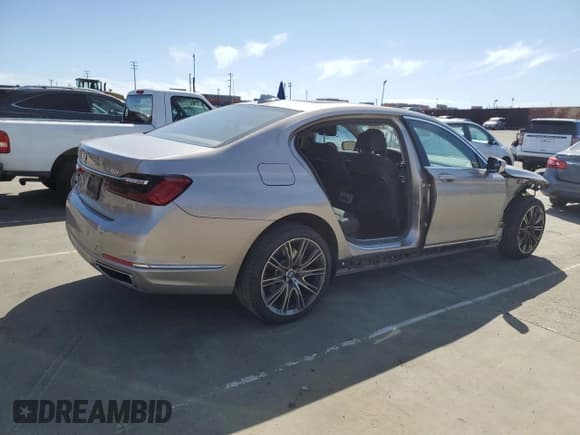 ✅ 2021 BMW 7 Series 740i xDrive • VIN: WBA7T4C01MCF12430 • Lot: 46249904. Listed on Copart with 20,679 mi. Free auction sales archive from the USA and detailed vehicle history report at DreamBid. Image 3.