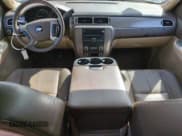 ✅ 2009 Chevrolet Suburban LS • VIN: 1GNFC16079R211582 • Лот: 50649205. Опубликован ранее на Copart с пробегом 258 057 миль. Бесплатный доступ к архиву аукционных продаж из США и подробный отчёт об истории автомобиля на DreamBid. Изображение 8.