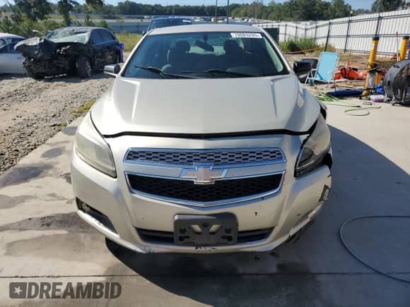 ✅ 2013 Chevrolet Malibu LS • VIN: 1G11A5SA3DF353929 • Lot: 70083295. Wystawiony na Copart z przebiegiem 164 880 mil mil. Skorzystaj z bezpłatnego archiwum sprzedaży aukcyjnych z USA i zobacz szczegółowy raport historii pojazdu na DreamBid. Zdjęcie 5.