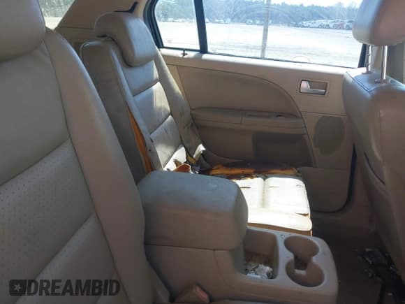 ✅ 2005 Ford Freestyle Limited • VIN: 1FMDK03195GA69554 • Lot: 41835638. Wystawiony na IAAI z przebiegiem Nie podano. Bezpłatny archiwum sprzedaży aukcyjnych z USA i szczegółowy raport historii pojazdu na DreamBid. Zdjęcie 8.