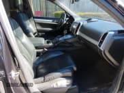 ✅ 2013 Porsche Cayenne GTS • VIN: WP1AD2A2XDLA75120 • Lot: 82167995. Wystawiony na Copart z przebiegiem 100 519 mil. Bezpłatny archiwum sprzedaży aukcyjnych z USA i szczegółowy raport historii pojazdu na DreamBid. Zdjęcie 5.